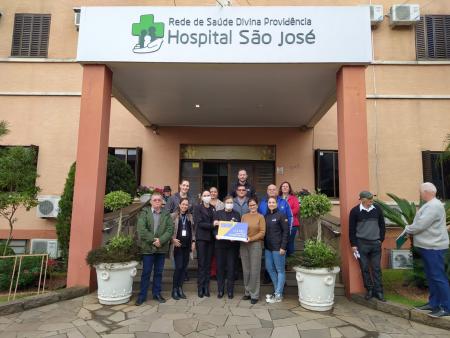 Hospital São José recebe doações do Maio Amarelo