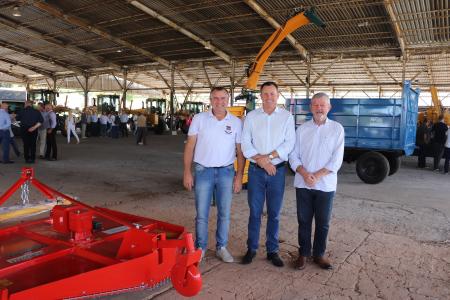 Município recebe kit de equipamentos agrícolas do Governo do Estado