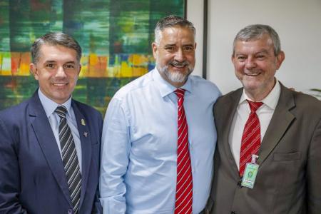 Secretário viaja a Brasília a fim de reforçar pedidos para o município