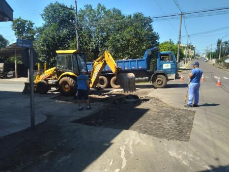 Operação tapa buracos é realizada em vias asfaltadas do município
