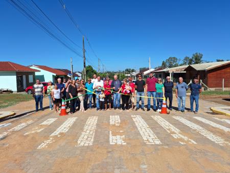 Pavimentação da rua Joaquim Fialho de Vargas é entregue à comunidade