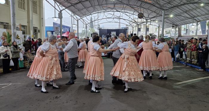 Grupo de Dança da Terceira Idade Tempo de Ações marcou presença na feira