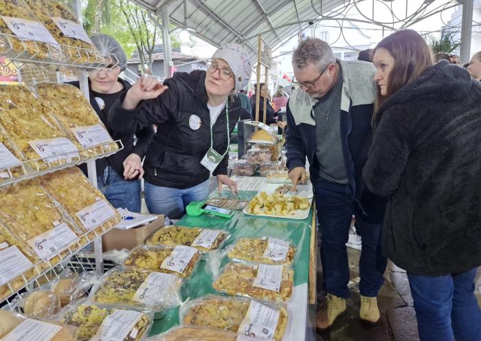 Os 27 expositores ofereceram uma ampla diversidade de alimentos e bebidas
