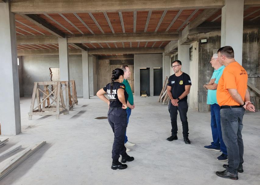 Em visita à casa prisional, prefeito Sidnei Eckert salientou que o objetivo é oportunizar que todos os apenados possam trabalhar