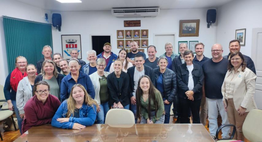 Em reunião realizada na segunda-feira, na Câmara de Vereadores, foram alinhados detalhes da organização da feira, que neste ano vai iniciar já no sábado