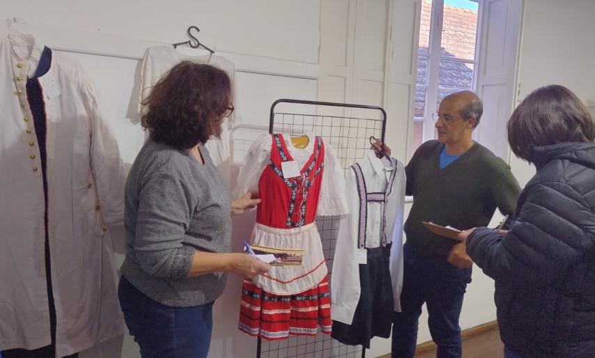 Mostra apresenta objetos, imagens e textos que contam parte da história das 12 entidades que compõe o Núcleo Municipal de Cultura