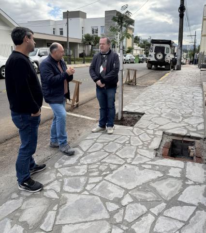 Além de contribuir para a acessibilidade, melhorias valorizam o espaço urbano, com arborização focada na sombra