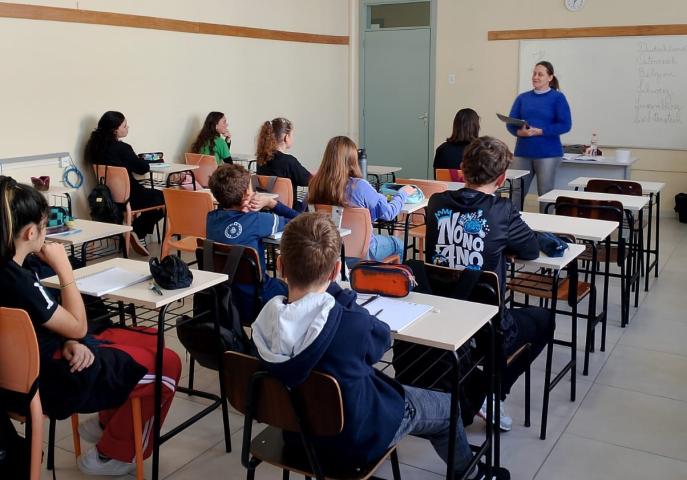 Professora Leda Márcia Fischer ministra as aulas, que ocorrem na SEC
