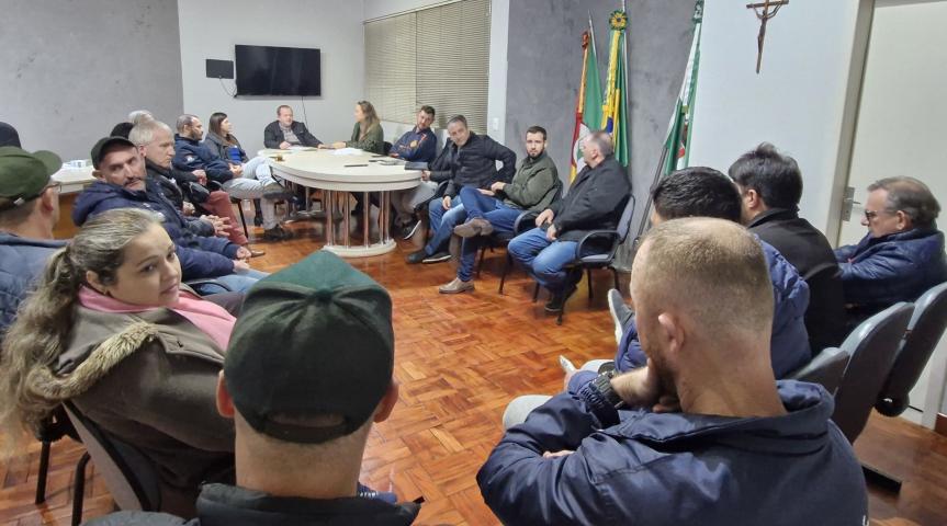 Encontro foi realizado no gabinete do Executivo e todos os vereadores foram convidados