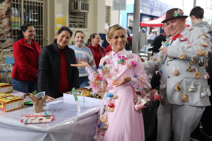 Tradição, cultura, muita animação e doces com o Toss Man e a Toss Frau